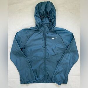 Women’s lightweight Nike wind breaker- Size M